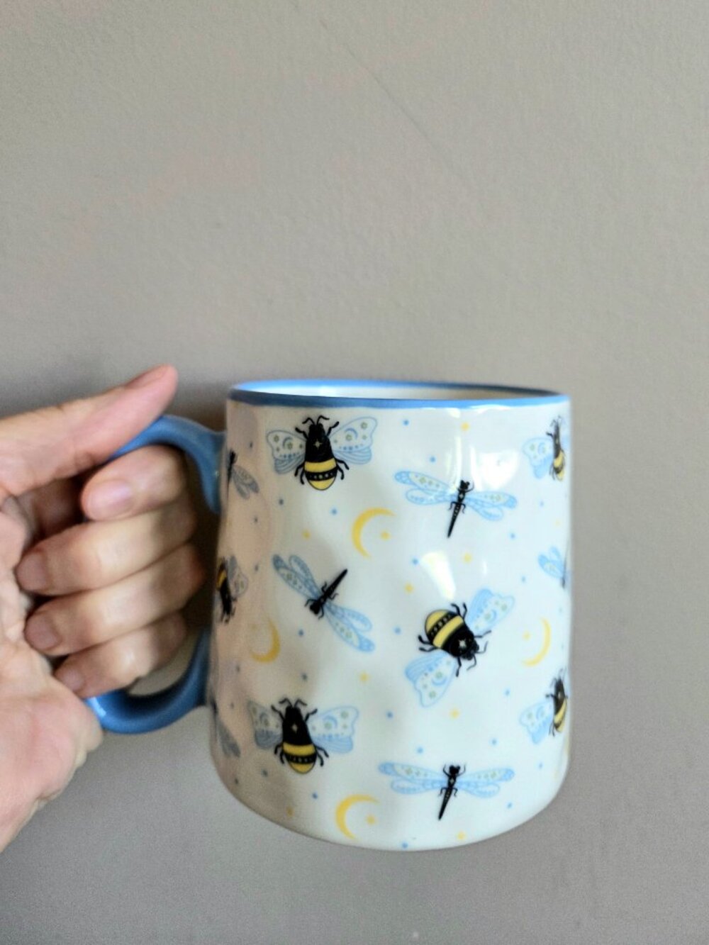 10 Strawberry Street Large Mug with Dragonflies and Bees. - Picture 7 of 7